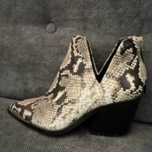 Vince Camuto snakeskin type booties- LIKE NEW!